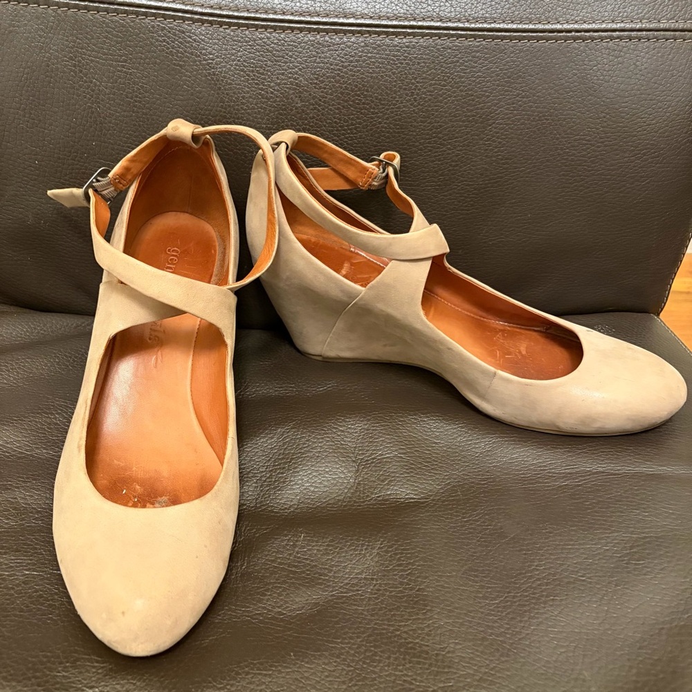 Gentle Souls Beige Suede Ankle-Strap wedges 9